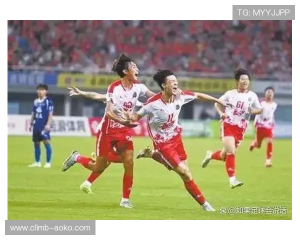 追逐足球梦想的星光之路：从草根到球场巨星的奋斗与荣耀